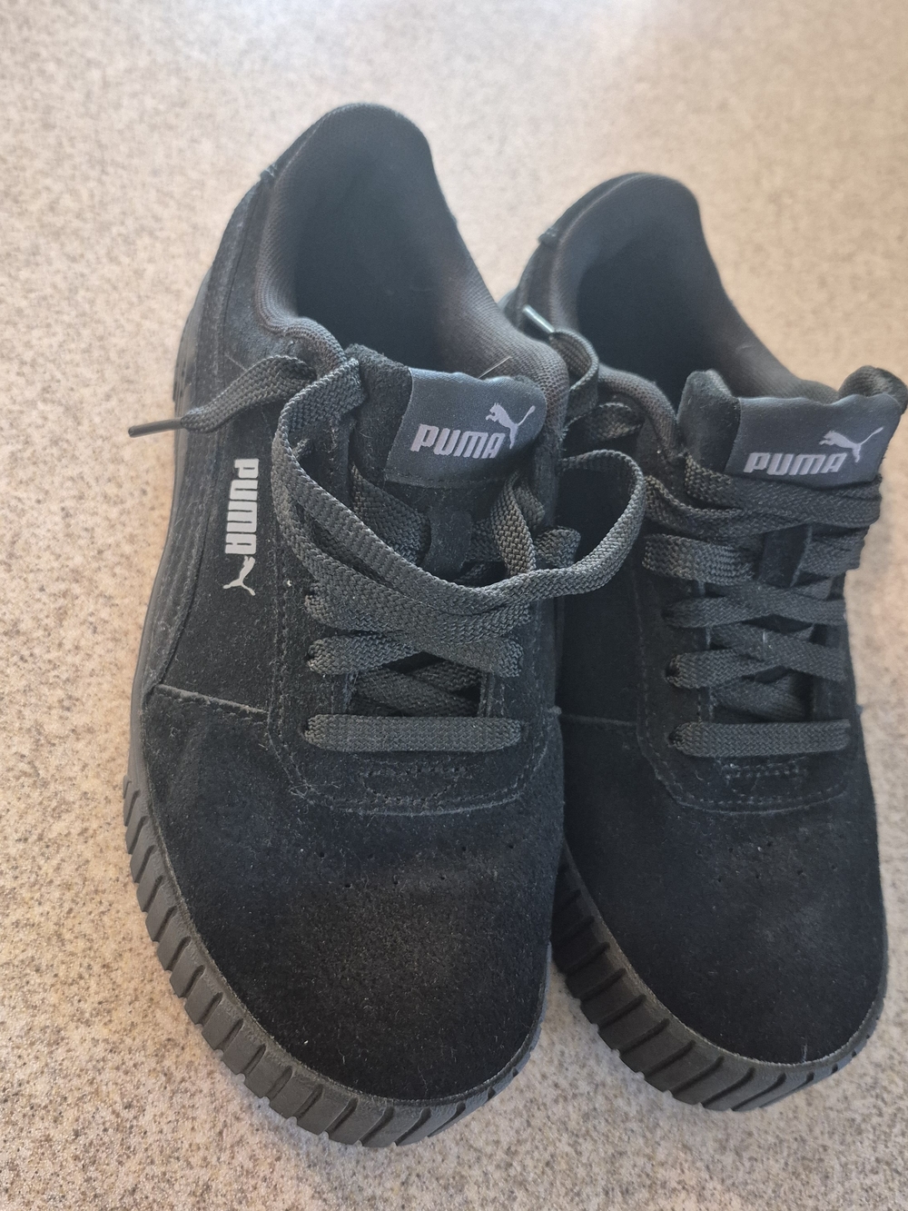 PUMA Women's Suede Black Casual Sneakers Size 6